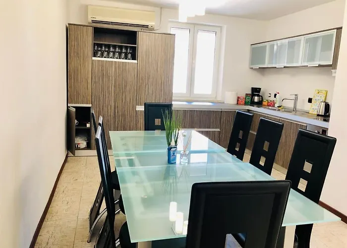 Joy George 12 Lejlighed *