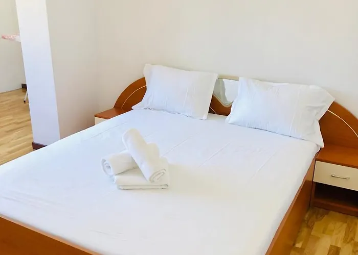 Joy George 12 Lejlighed