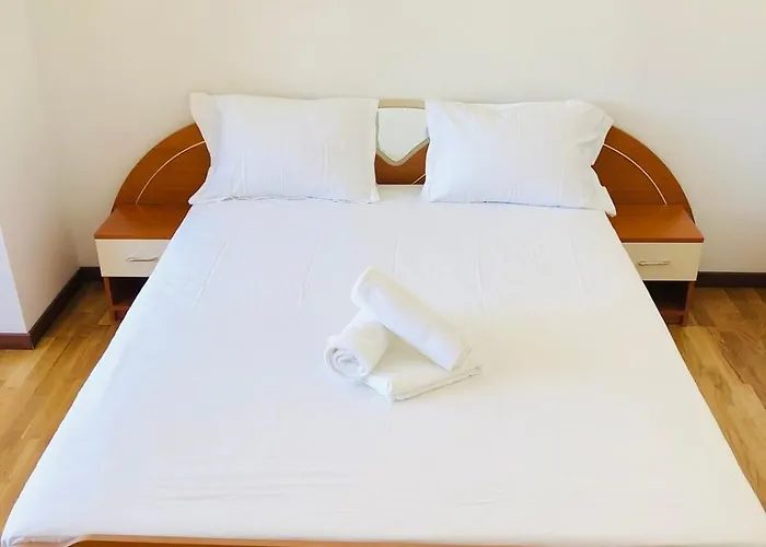 Joy George 12 Lejlighed