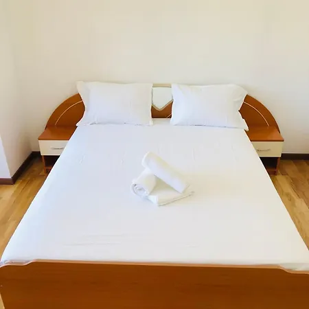 Joy George 12 Apartamento