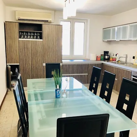 Apartamento Joy George 12 *